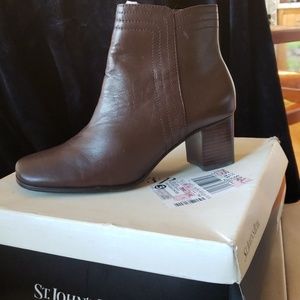 BRAND NEW womens boots